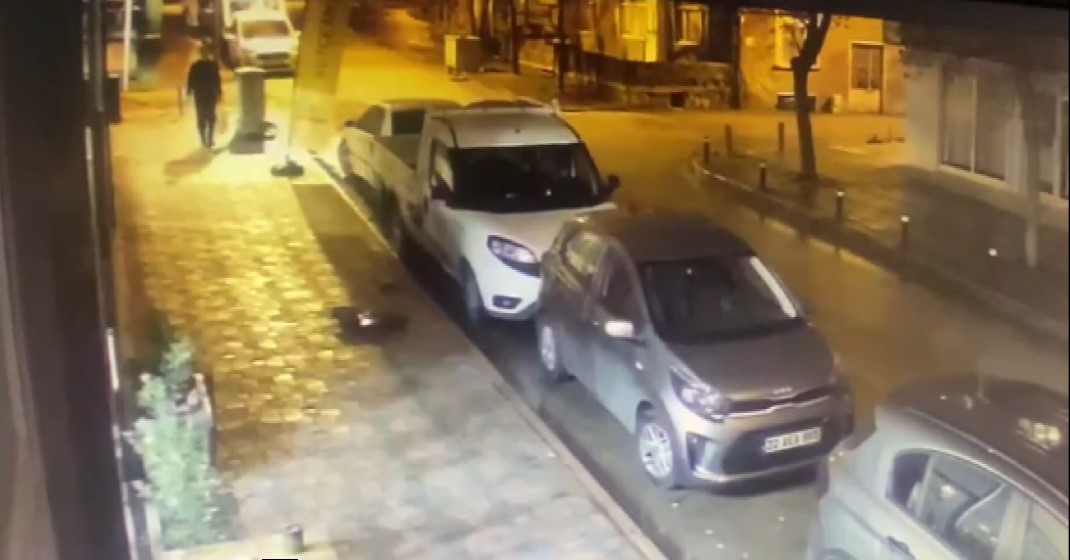 50 bin TL&rsquo;lik hırsızlığın keşif anları kamerada
