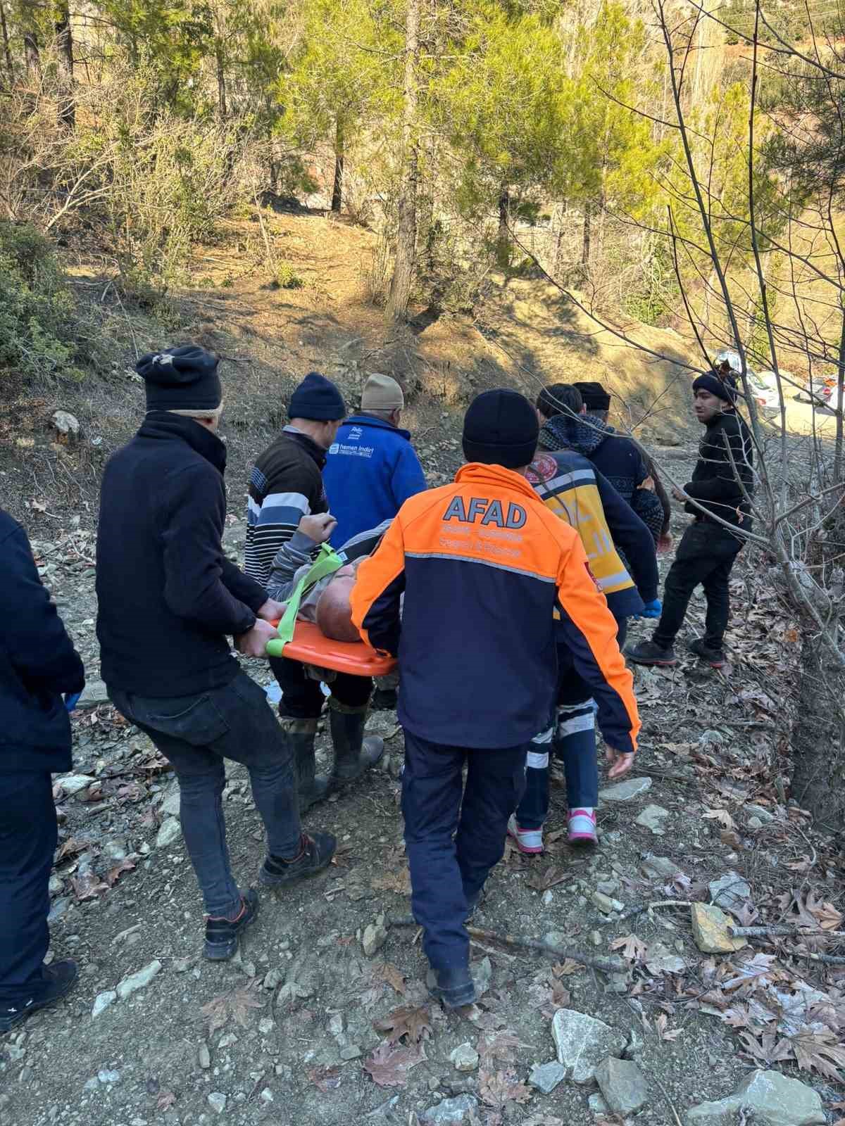 Doğa gezintisinde düşerek ayağı kırılan adamı AFAD kurtardı