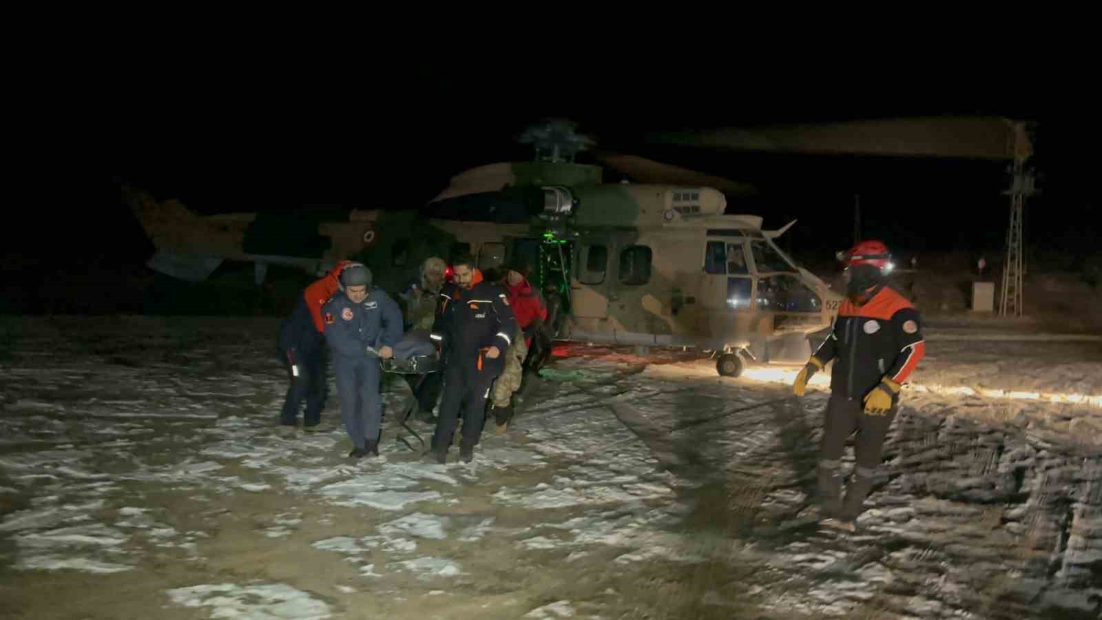 Hasan Dağı’nda düşerek yaralanan dağcı helikopterle kurtarıldı