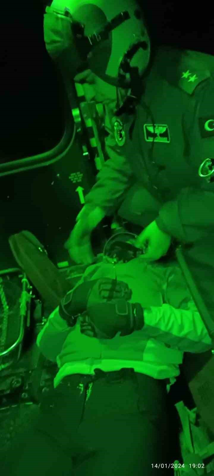 Hasan Dağı&rsquo;nda d&uuml;şerek yaralanan dağcı helikopterle kurtarıldı
