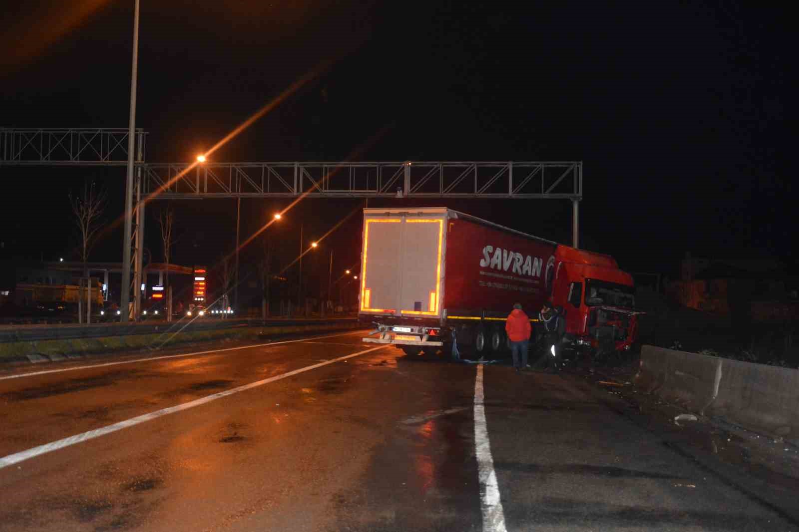 Ordu&rsquo;da buzlanma kazaya neden oldu, sahil yolu 2 saat ulaşıma kapandı
