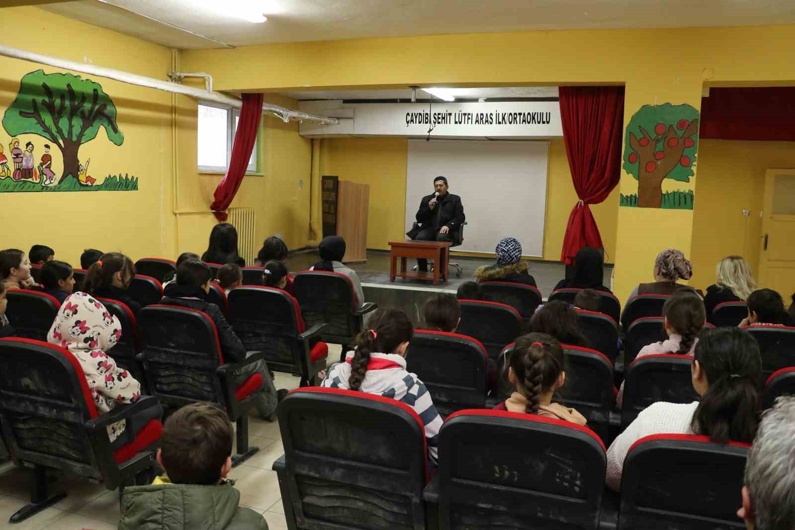 Amasya’da köy okulunda eller şehitler için semaya kalktı
