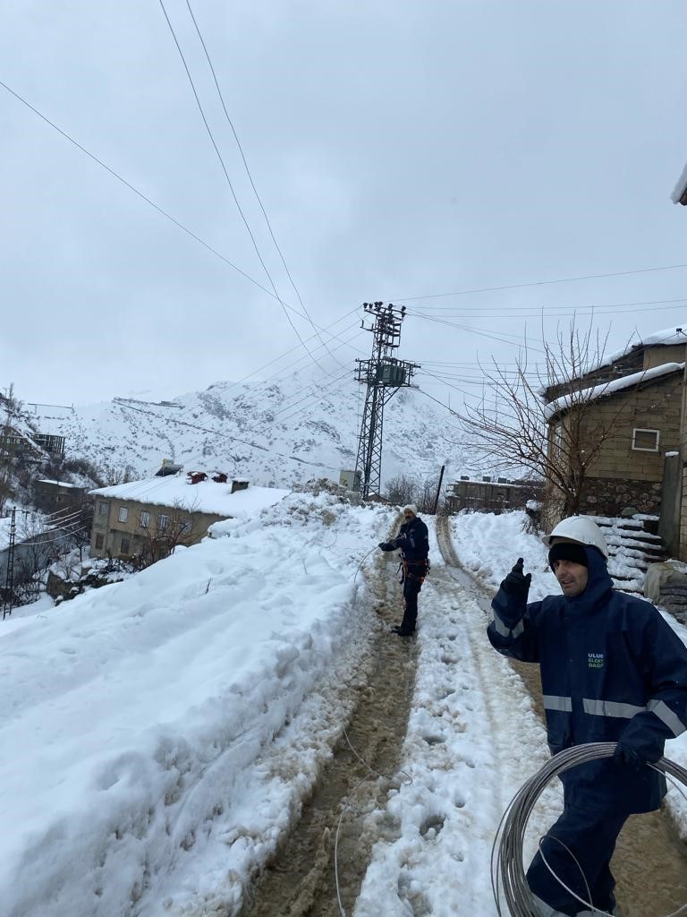 VEDAŞ ekipleri kesintisiz enerji mesaisinde
