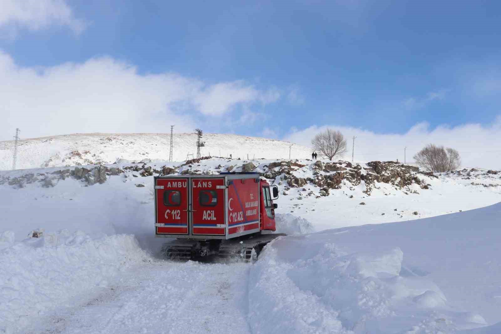 Ağrı’da 4 kardeşin yardımına paletli ambulans yetişti
