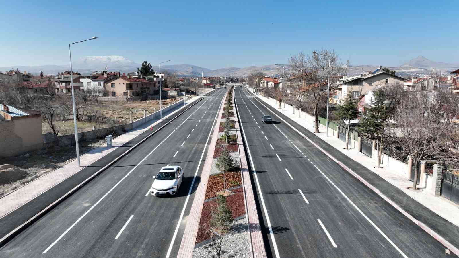 Necmettin Erbakan Caddesi’nin üçüncü etabında ilk sürüşü Başkan Altay yaptı
