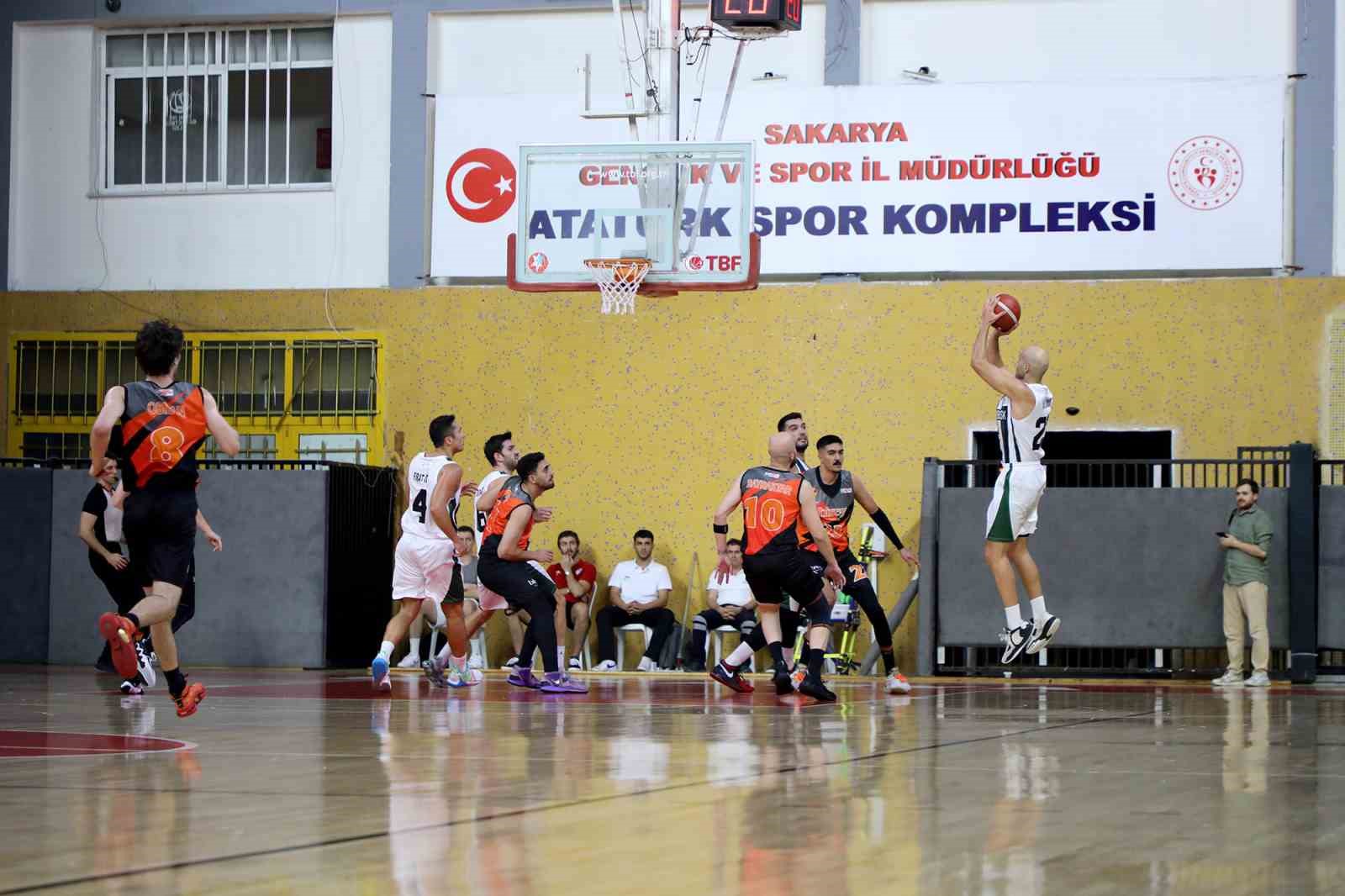 Sakarya B&uuml;y&uuml;kşehir basket ikinci yarıya galibiyetle başladı: 71-91
