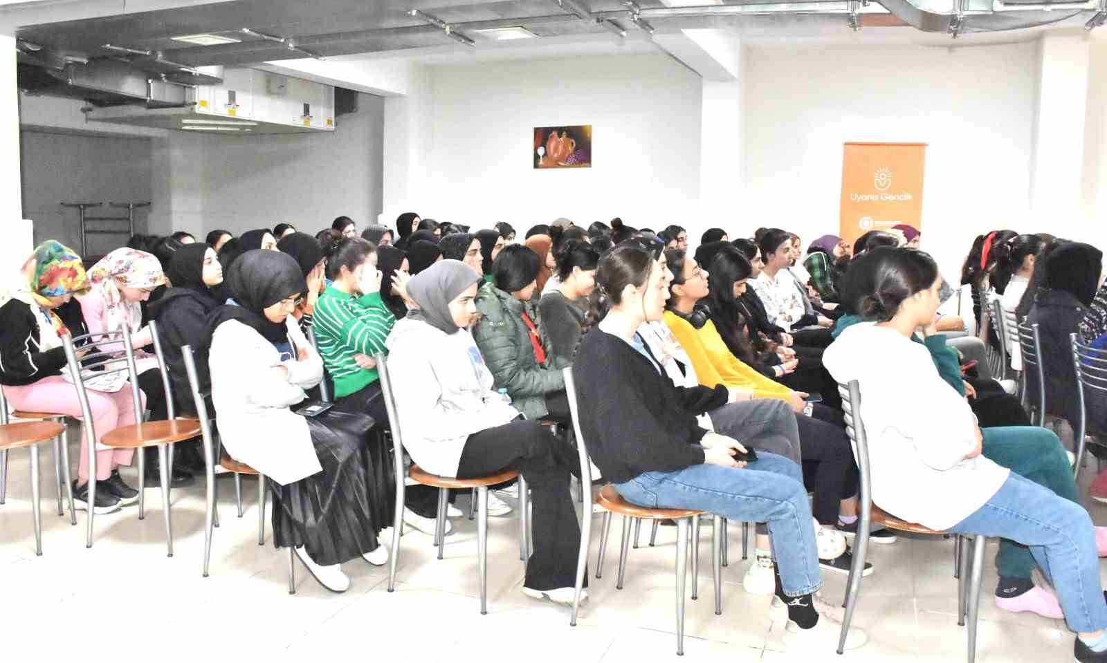 Diyarbakır’da öğrencilere “Madde Bağımlılığına Yönelik Koruyucu Önleyici” seminer