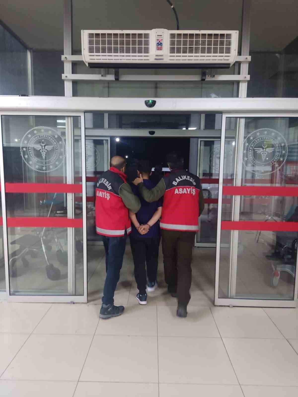 Zanlıların tespiti i&ccedil;in polis kurye kılığına girdi
