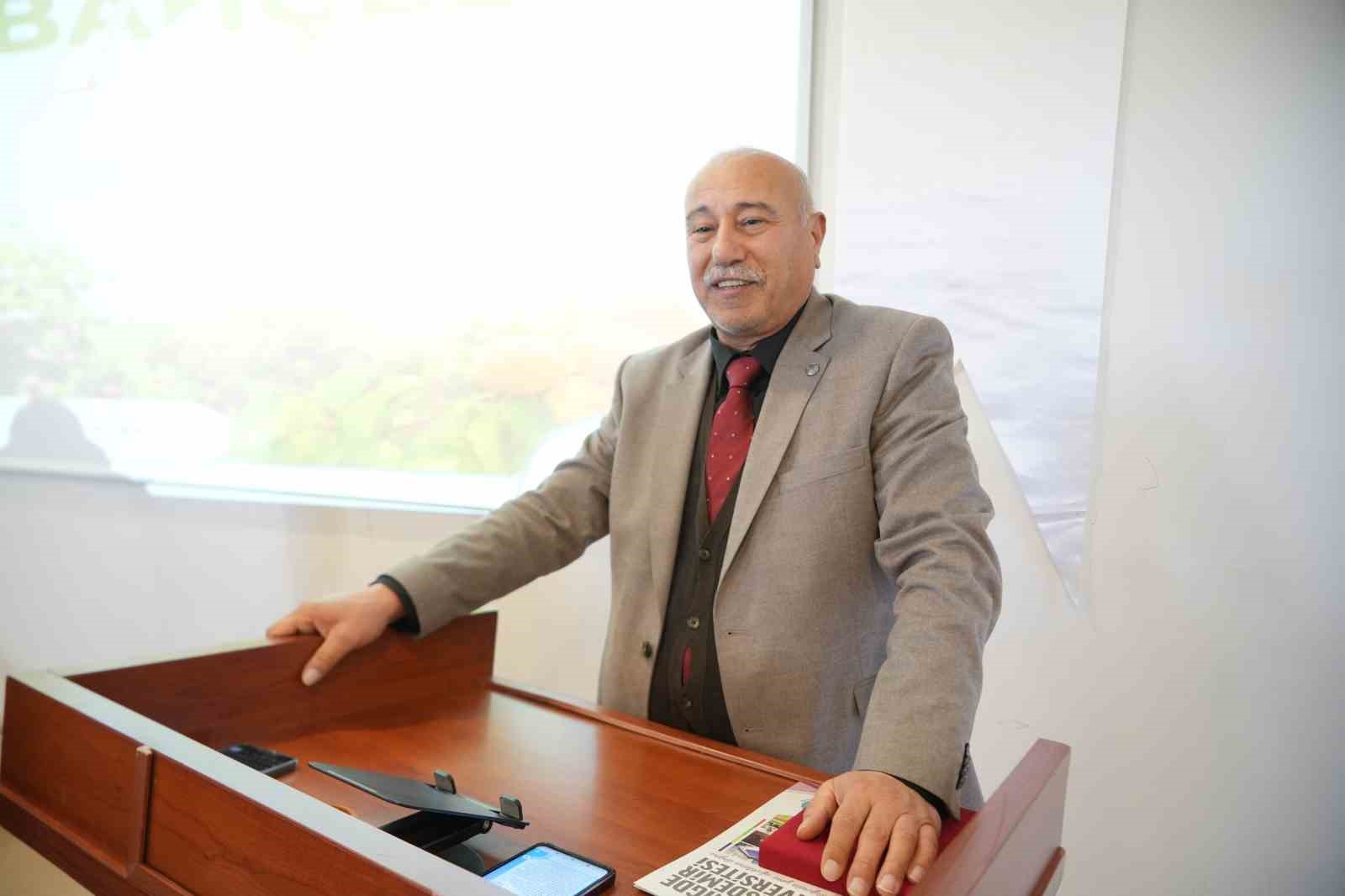 Ömer Halisdemir Üniversitesi’nde 300 meyve fidanı toprakla buluşturuldu