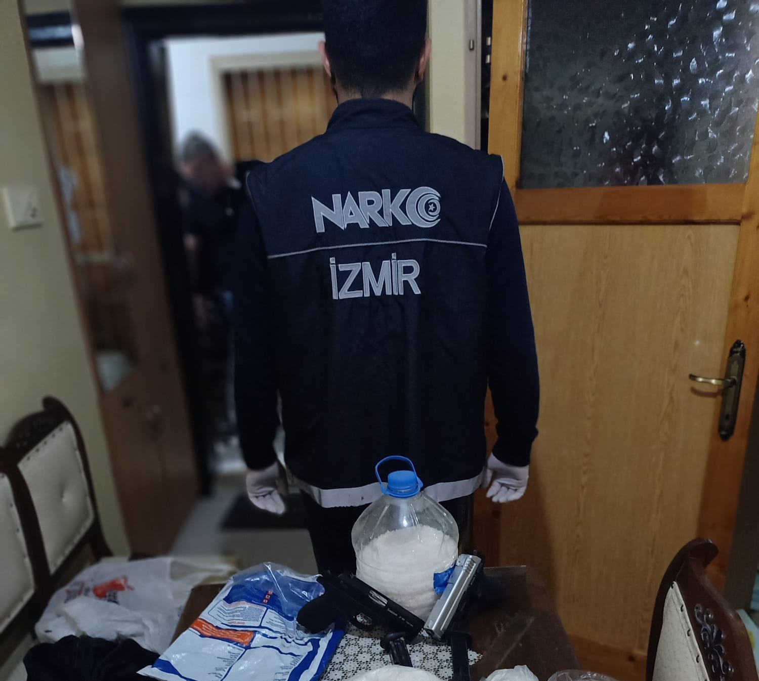 İzmir’de zehir tacirlerine 3 aylık takip: 107 gözaltı
