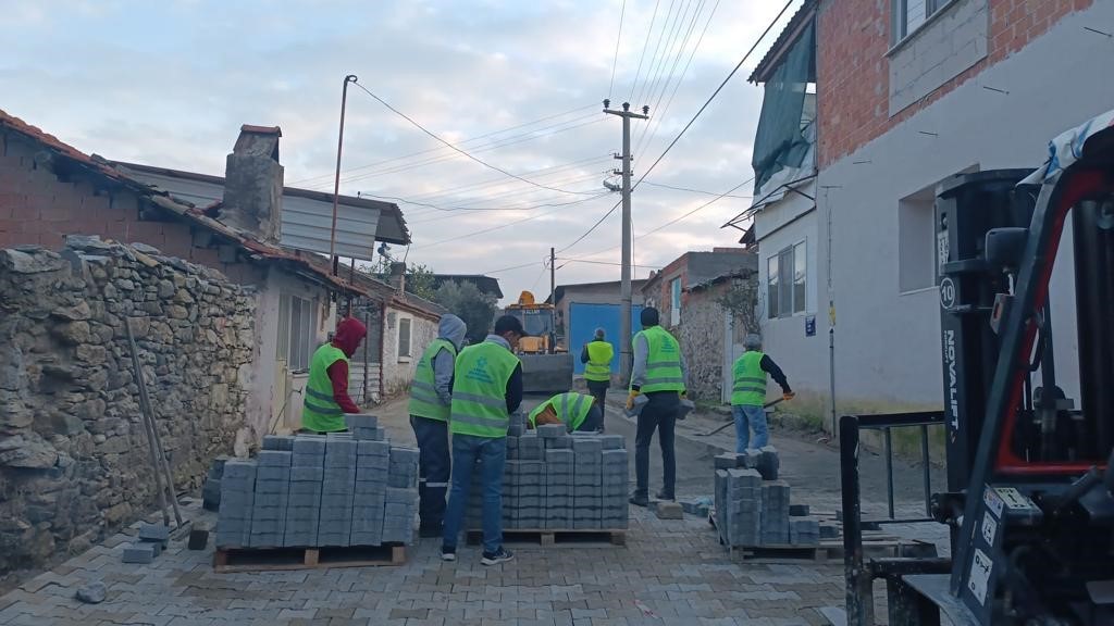 Büyükşehir, Nazilli’de yolları yeniliyor
