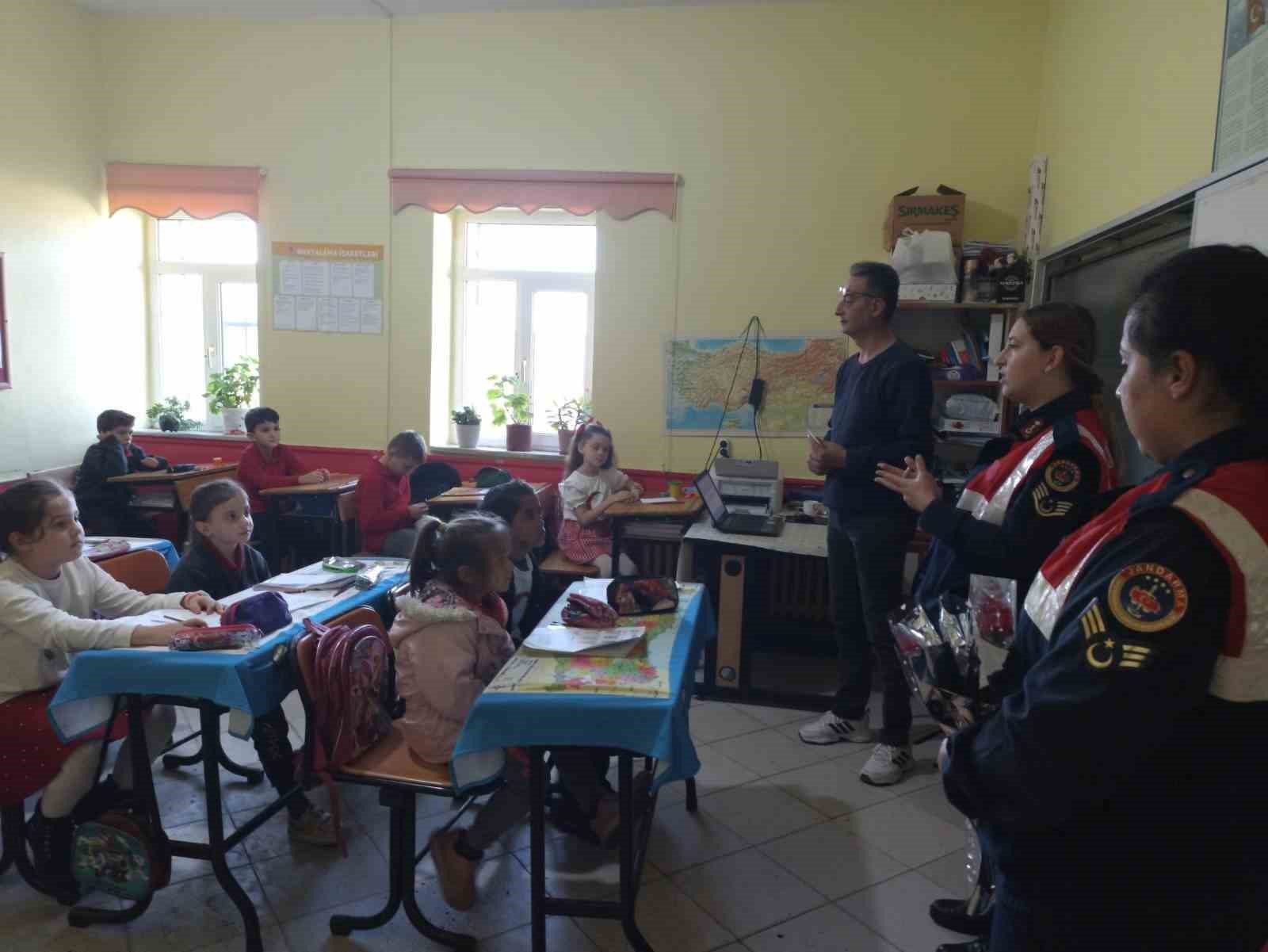 Uzunk&ouml;pr&uuml;&rsquo;de &ccedil;ocuklara vatan sevgisi aşılandı
