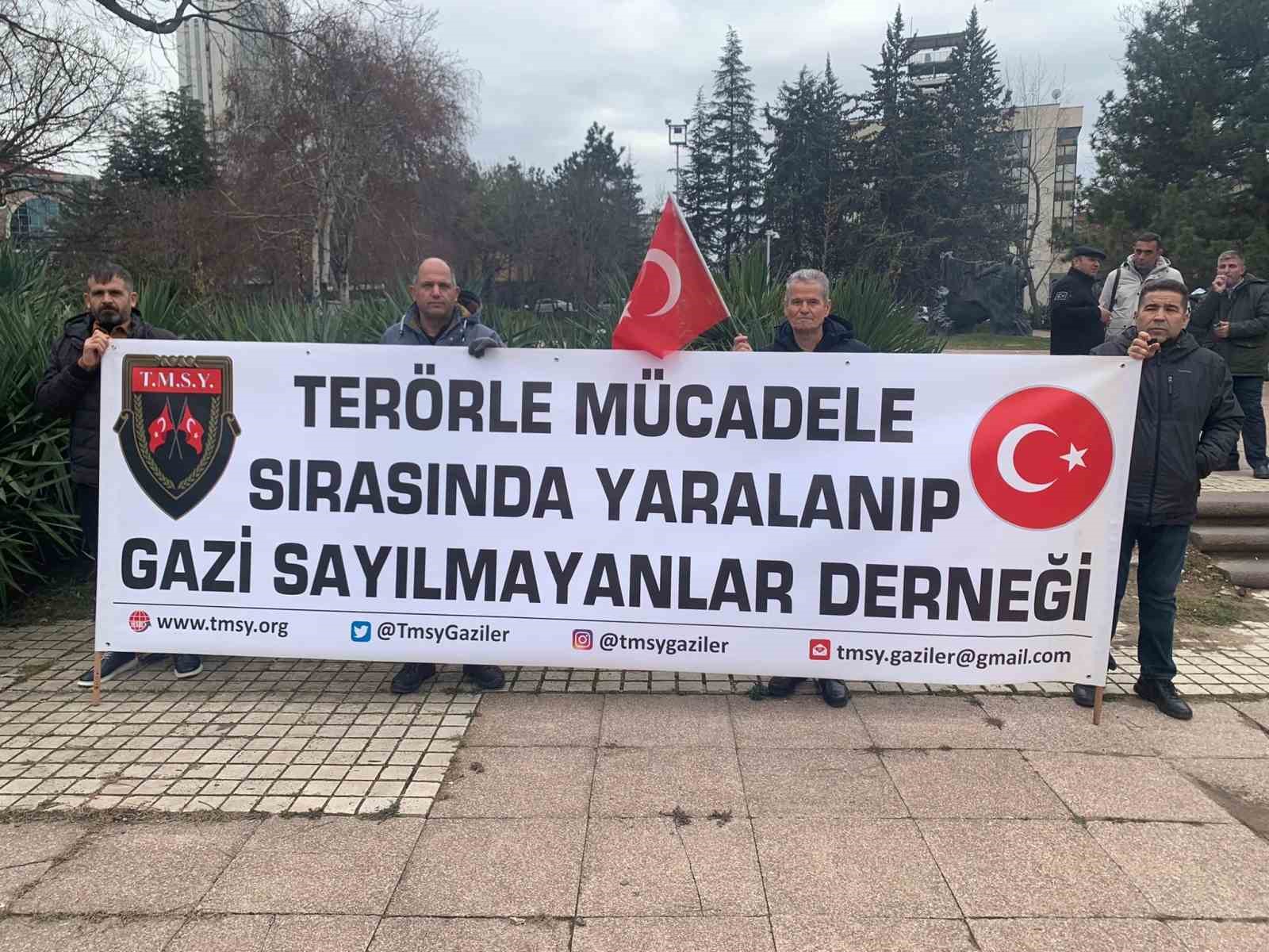 TÜGŞAV’dan "DEM Parti kapatılsın" eylemi