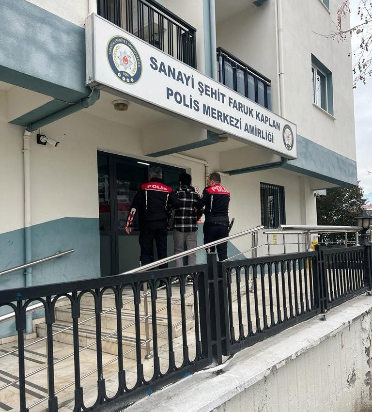 Dolandırıcılık suçlarından 15 yıl hapis cezası bulunan firari yakalandı