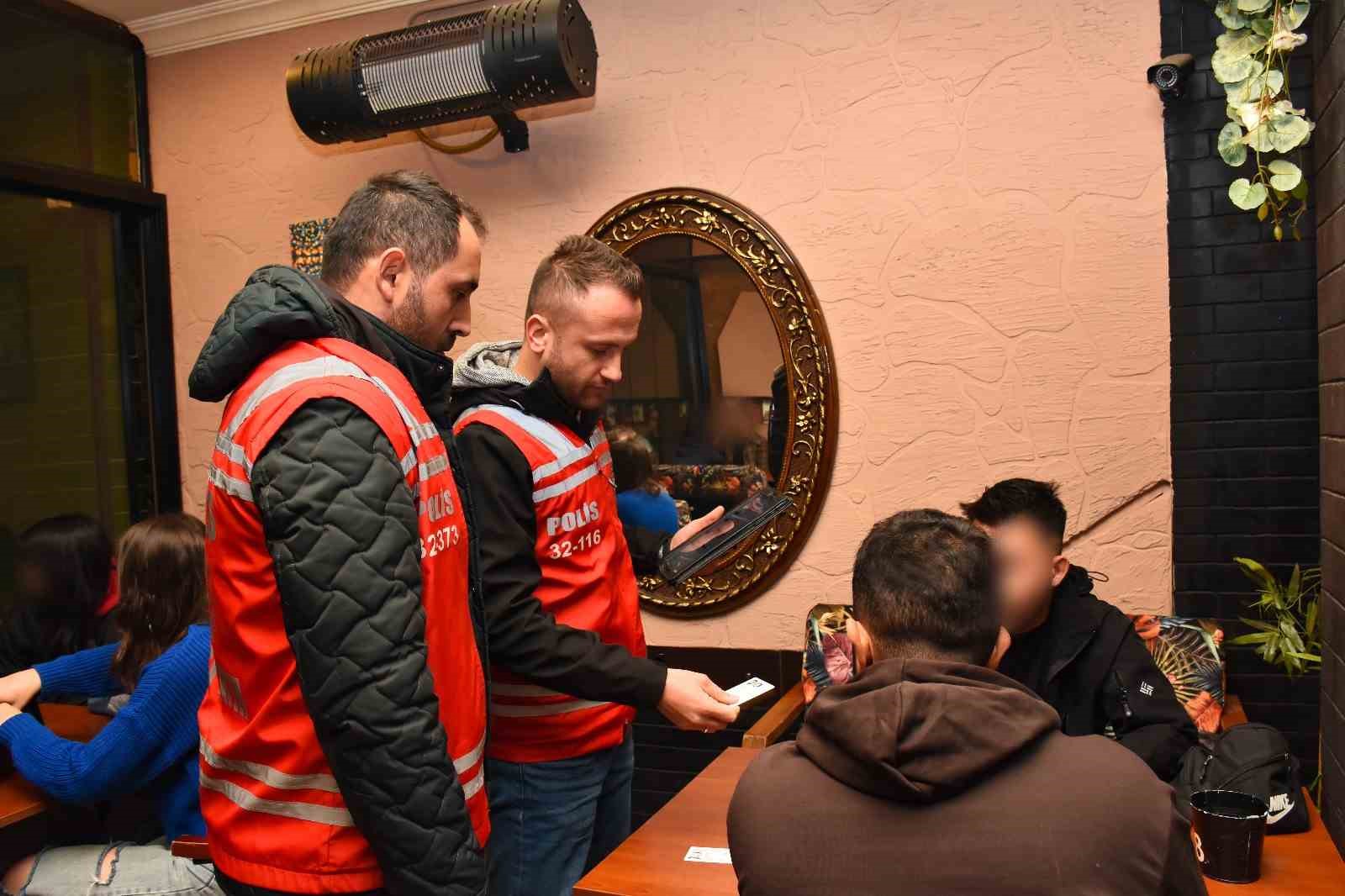 Isparta’da 4 kişiye 25 bin 700 TL kumar cezası