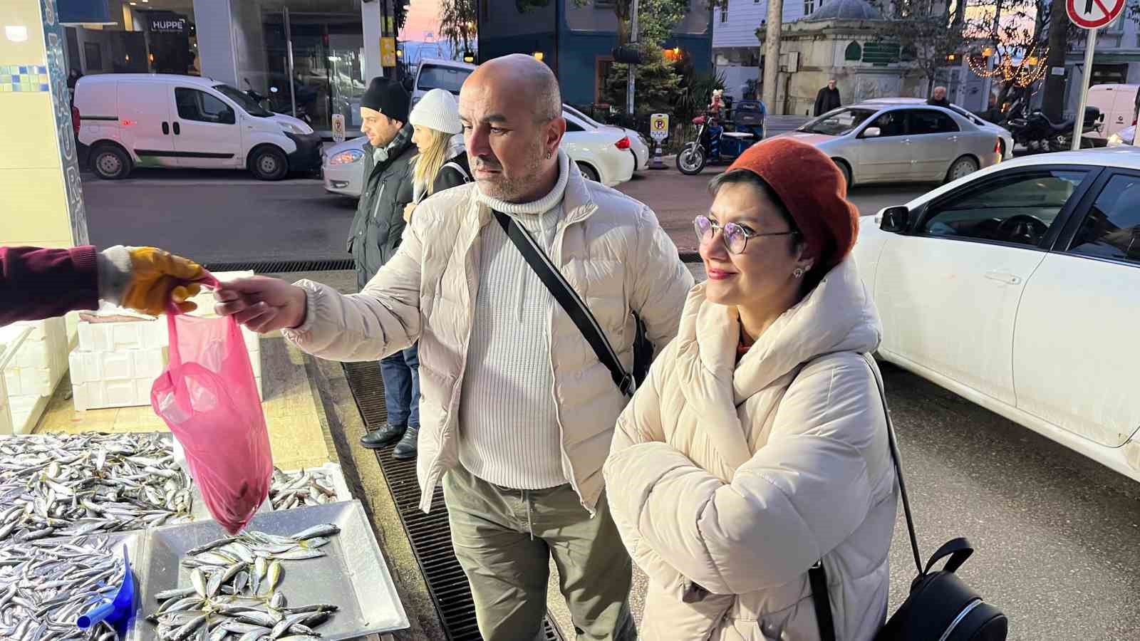 Sinop’ta fırtına sonrası balık tezgahları istavrit ve mezgitle doldu
