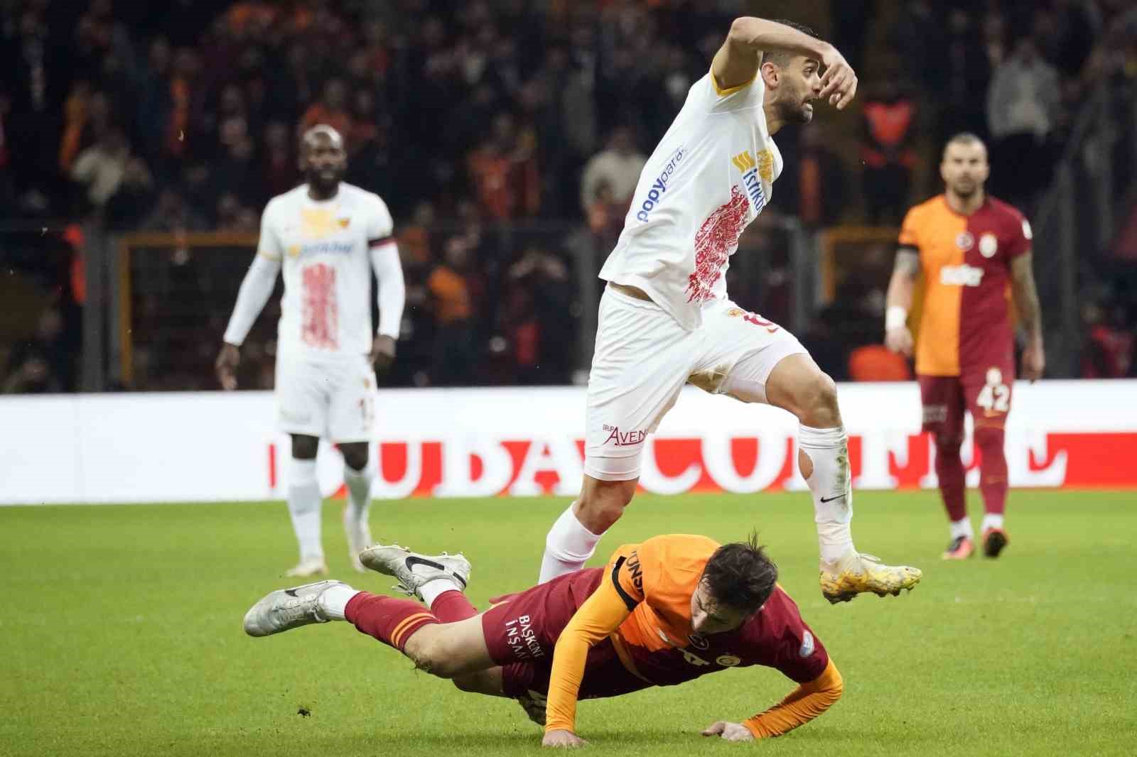 Trendyol Süper Lig: Galatasaray: 1 - Kayserispor: 0 (İlk yarı)
