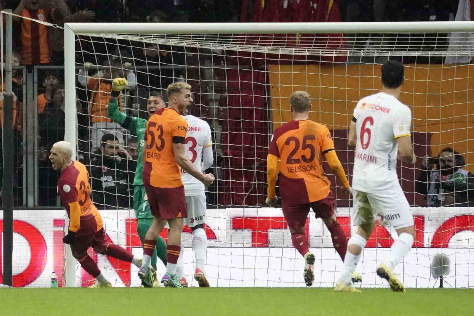 Fernando Muslera penaltı kurtardı 