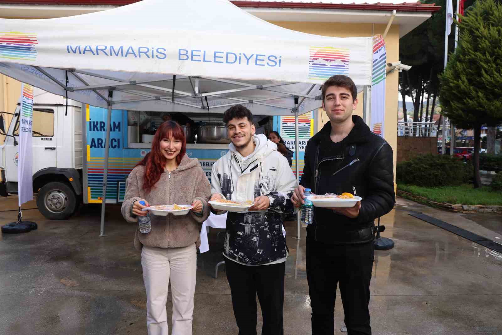 Marmaris Belediyesi’nden öğrencilere çorba ve makarna ikramı