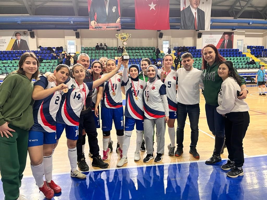 Pazarlar Spor Lisesinin Futsal il finallerinde büyük başarısı
