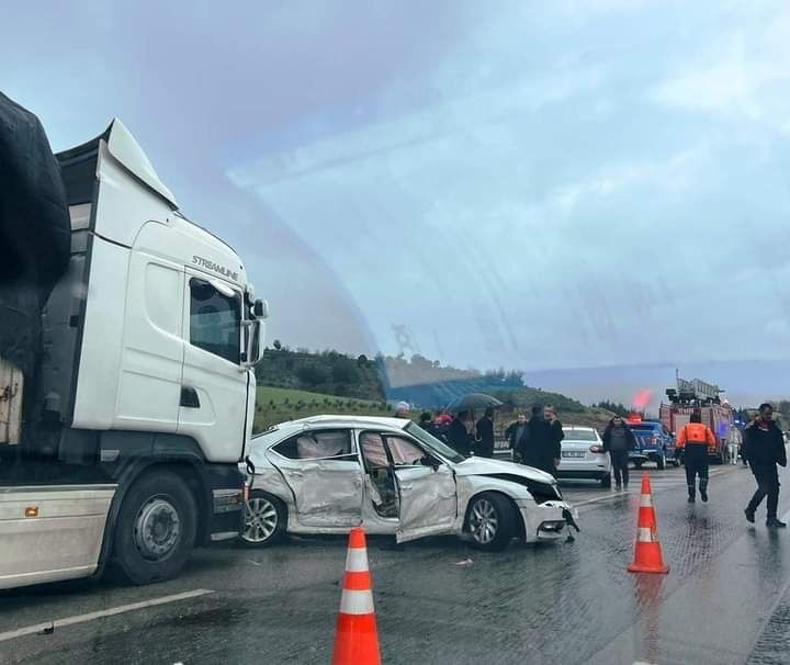 Osmaniye’de 2 aracın karıştığı zincirleme kazada 2 kişi yaralandı