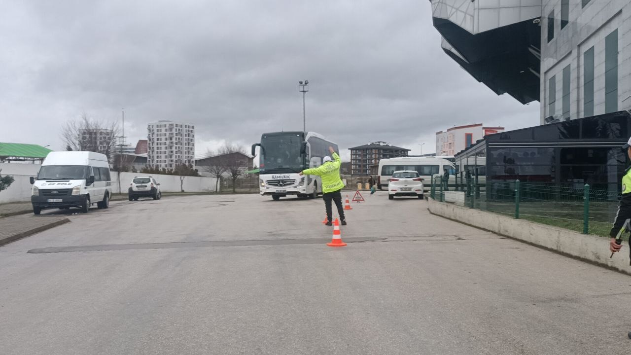 Bolu’da otogarda kış lastiği uygulaması