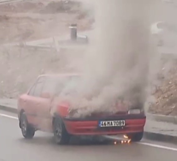 Otomobil yangını kamerada
