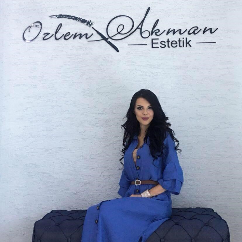 &Uuml;nl&uuml; şarkıcının kardeşi 10. kattan d&uuml;şerek hayatını kaybetti
