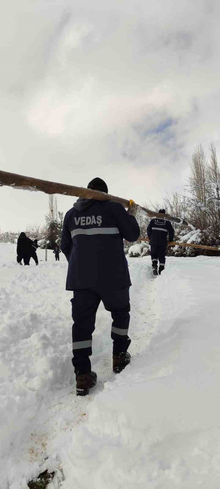 VEDAŞ ekiplerinin zorlu kış mesaisi
