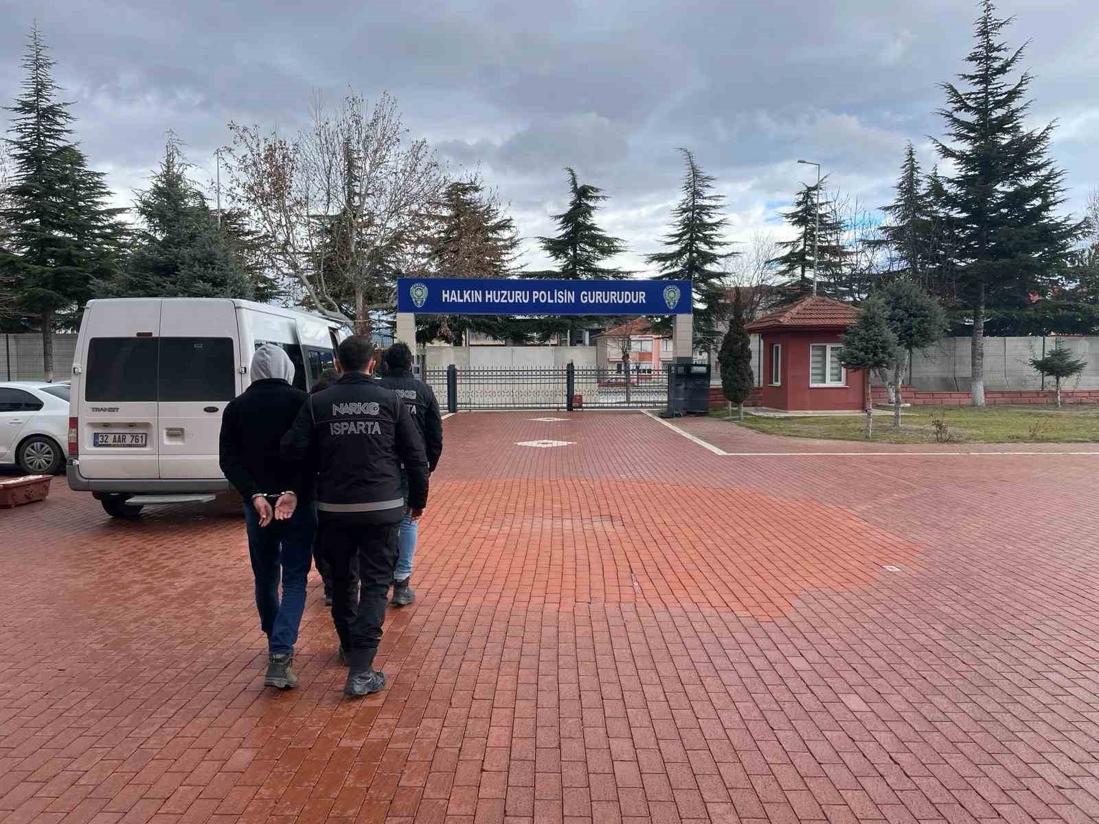 Isparta’da hapis cezası ile aranan 2 şahıs yakalandı