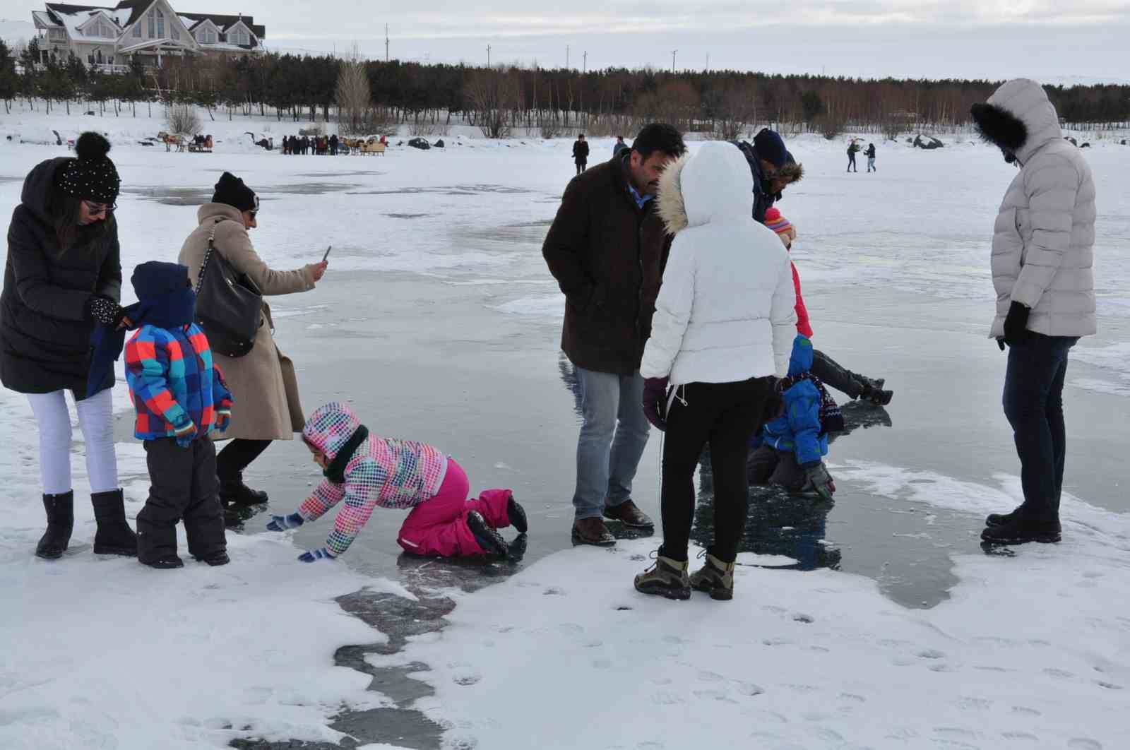 Kars yerli ve yabancı turistlerin uğrak yeri oldu
