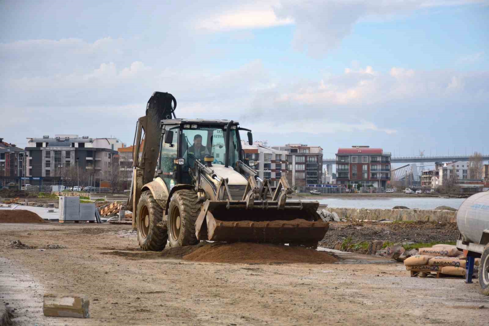 Lapseki Belediyesi ekipleri, ilçe genelinde çalışmalarını sürdürüyor
