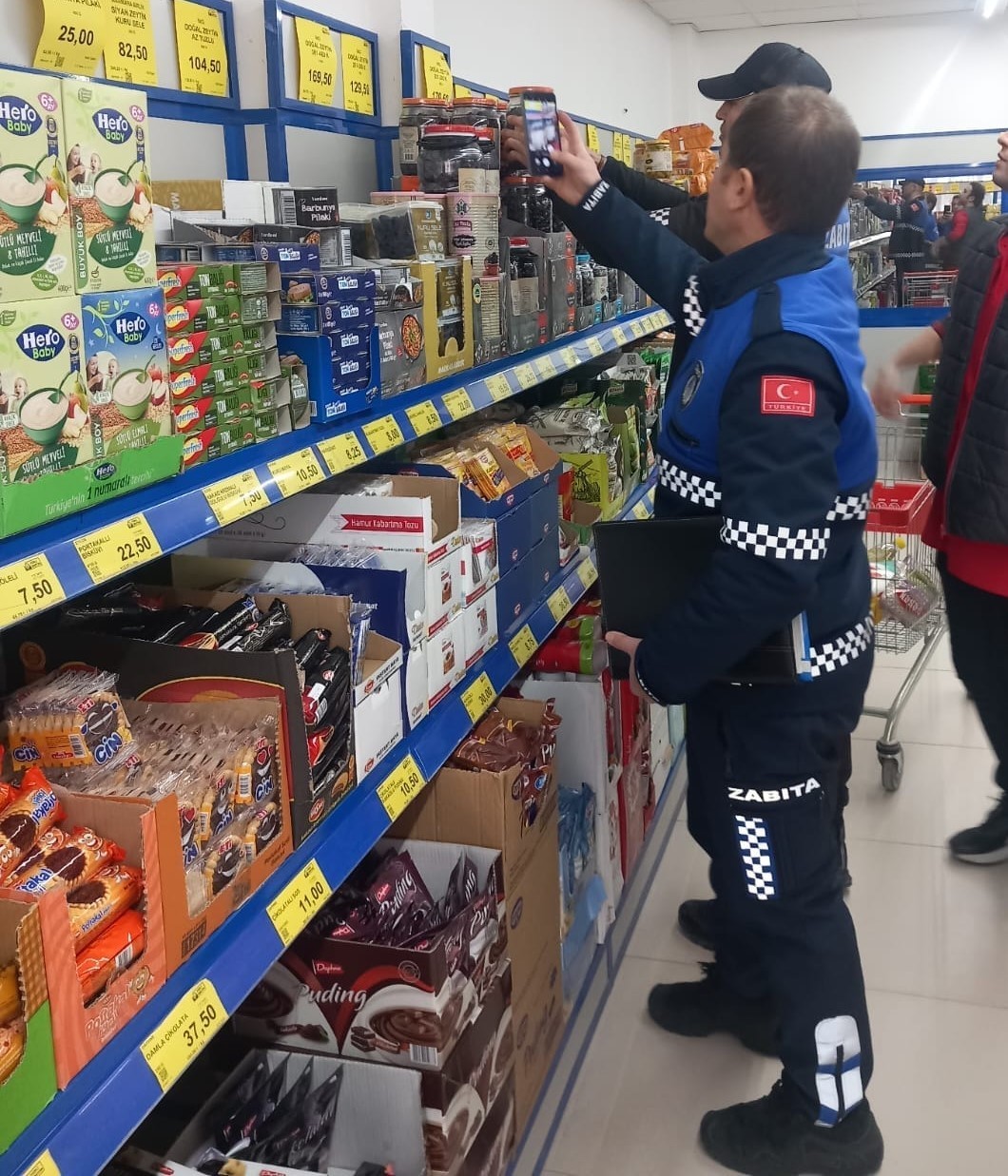 Karabiga&rsquo;da Zabıta ekiplerinden gıda ve temizlik denetimi
