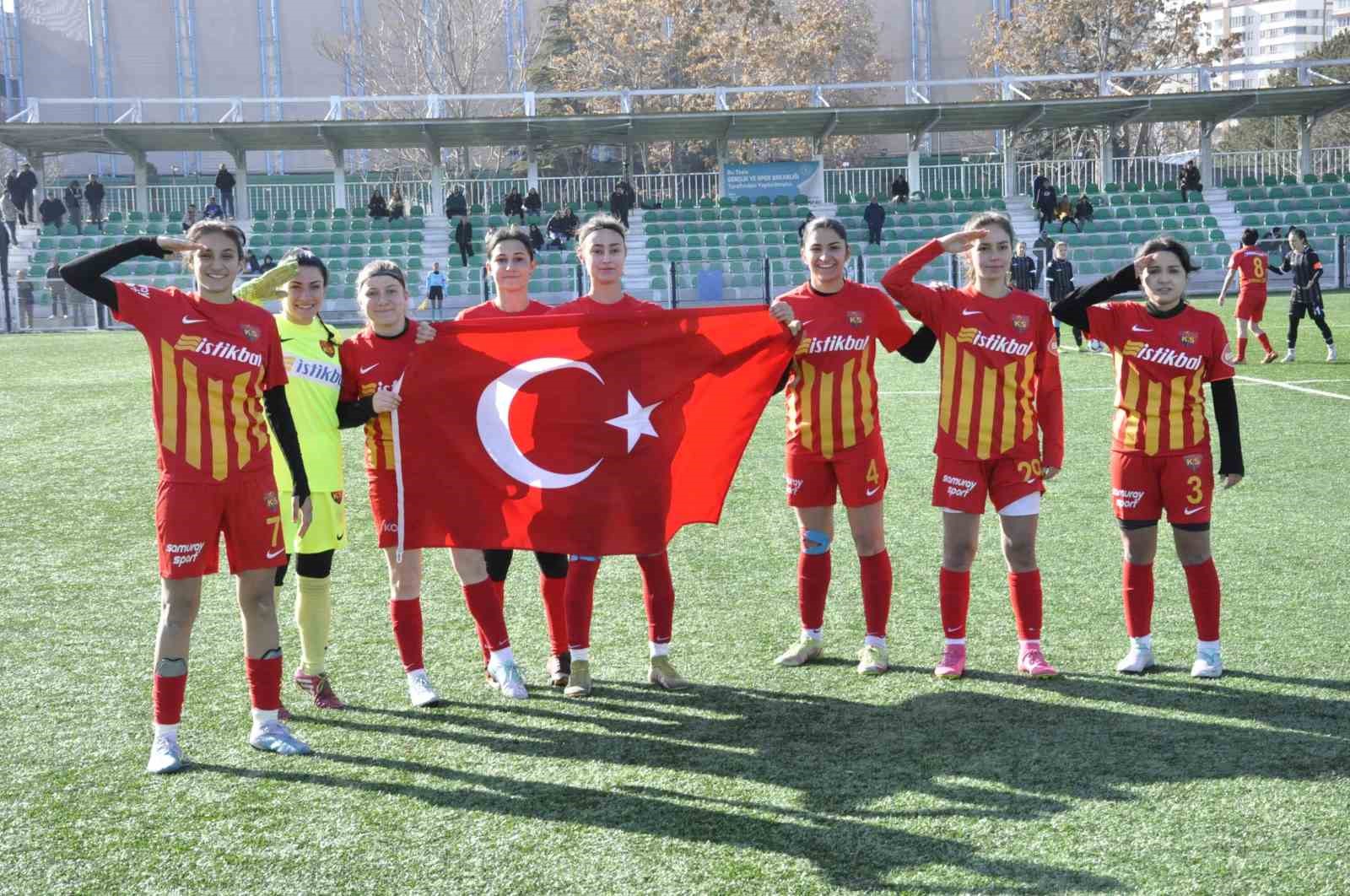 Zeynep Bilir’den gol sonrası asker selamı