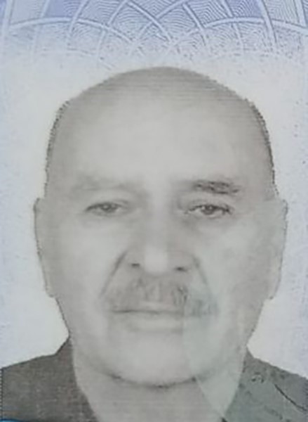 Bursa&rsquo;da yere d&uuml;şen adam hayatını kaybetti, cenazeyi şemsiye ile korudular
