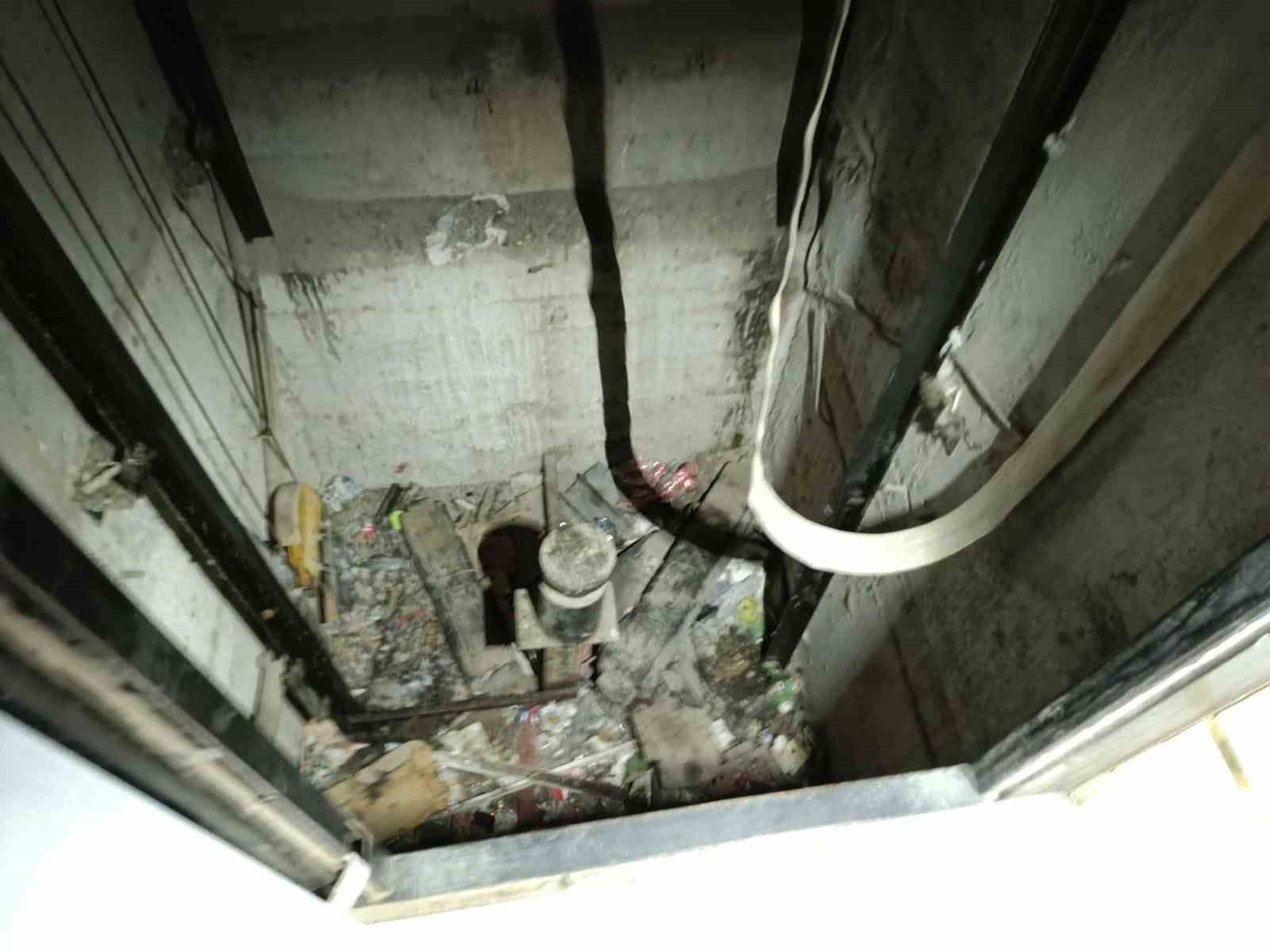Ağrı’da asansör boşluğuna düşen çocuk yaralandı