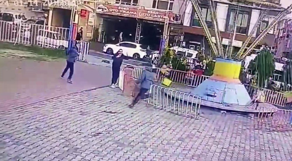 Arnavutköy’de çocukların oyun oynadığı parkta silahlı saldırı: 1 yaralı

