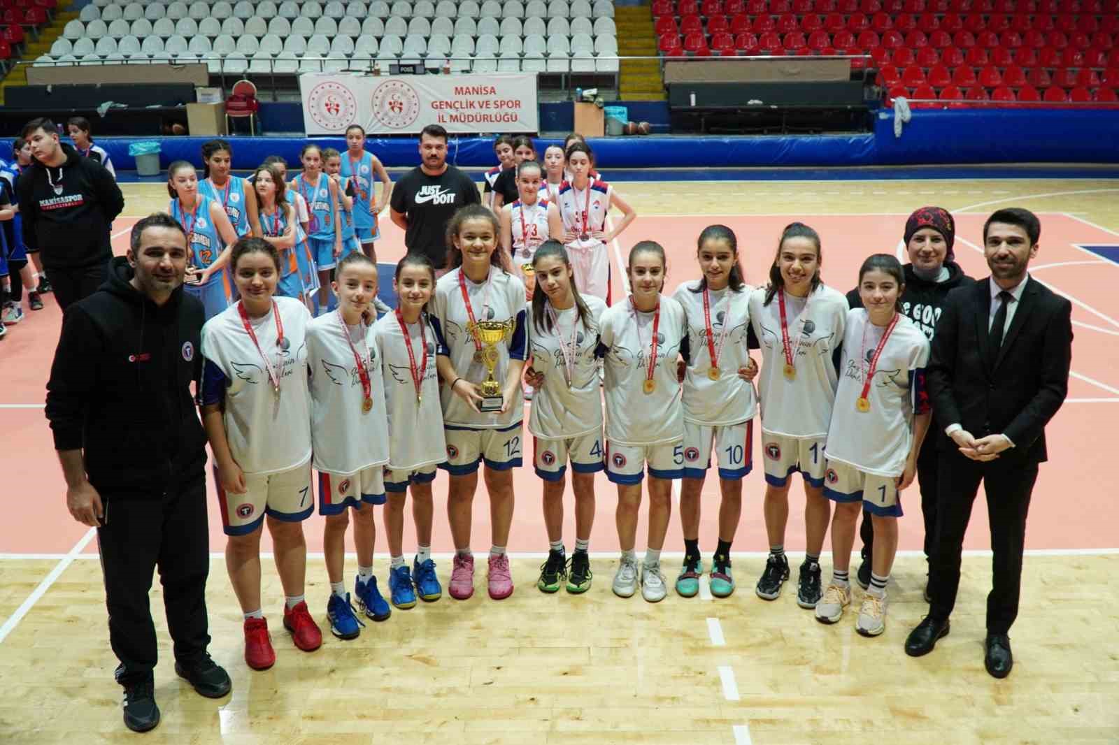 Manisa Okul Sporları Yıldızlar Basketbol İl Birinciliği müsabakaları sona erdi
