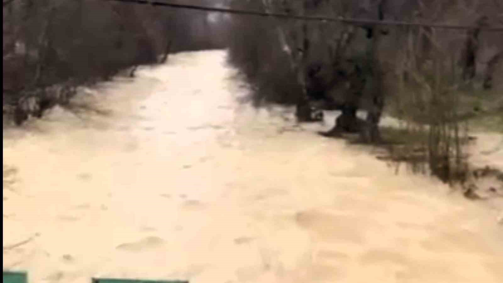 Denizli’de şiddetli yağış sel baskınları ve heyelana neden oldu
