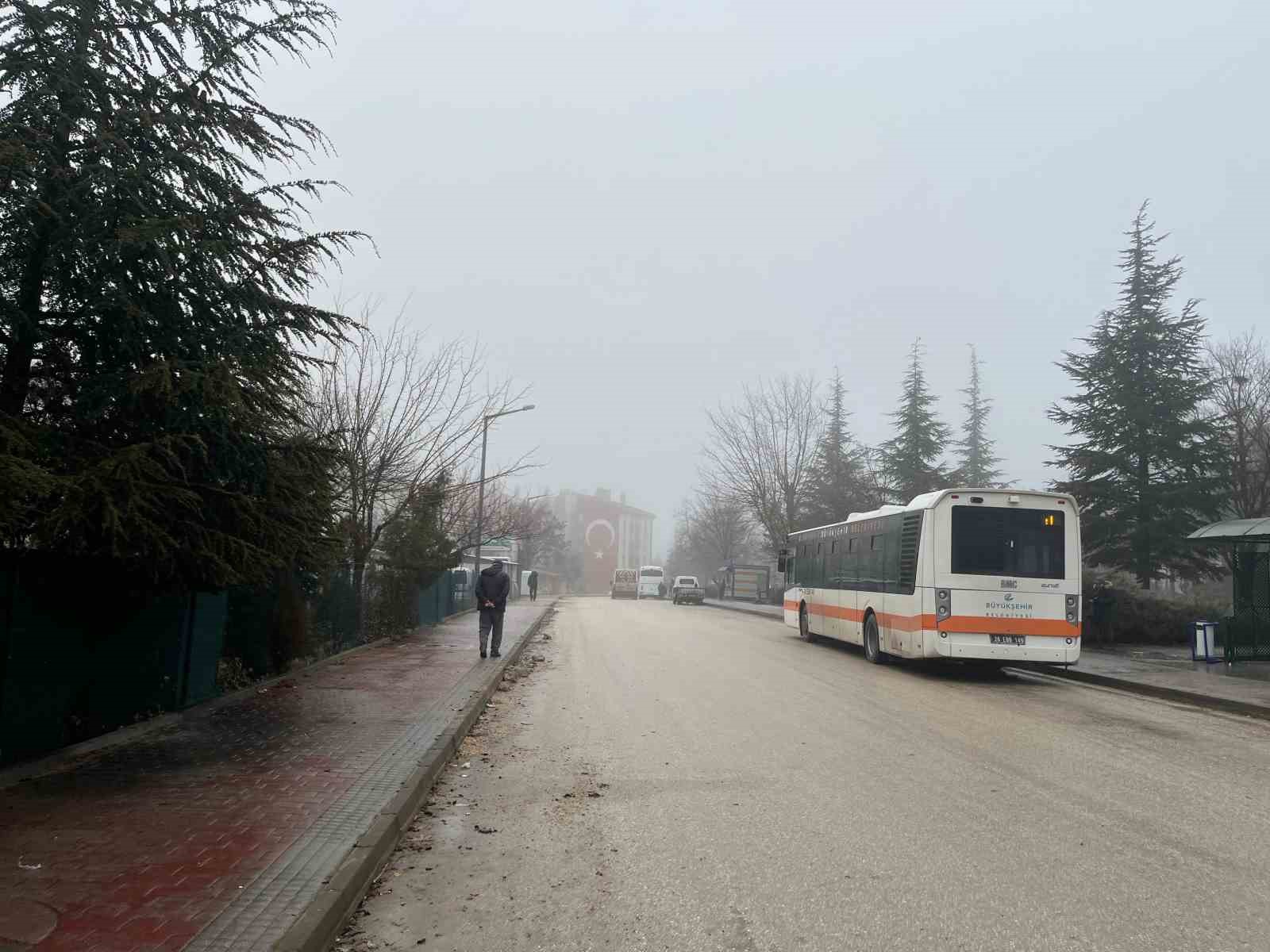 Kentin yüksek kesimlerinde sis hakim
