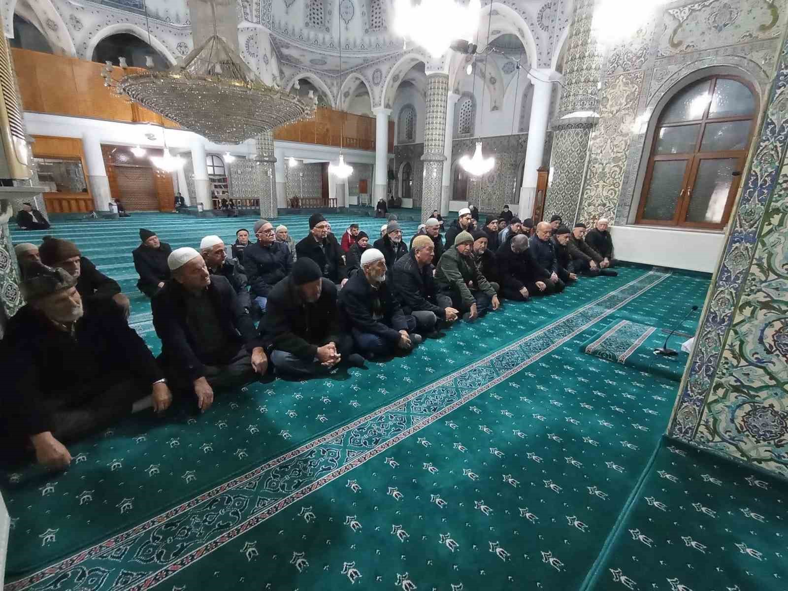 Gediz Ulu Camii’de şehitler için dua
