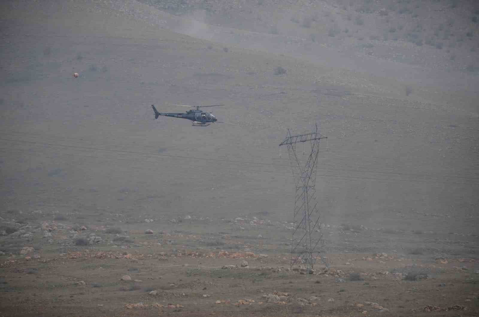 Kesintisiz enerji i&ccedil;in helikopterle bakım onarım yapılıyor

