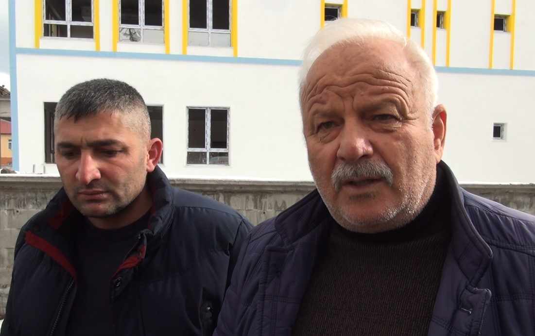 Mahalleliden başıboş sokak k&ouml;pekleri tepkisi
