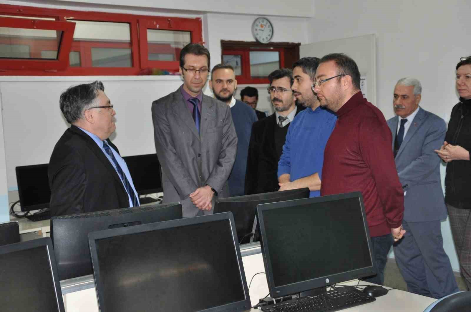 Rekt&ouml;r &Ouml;z&ouml;l&ccedil;er&rsquo;den Ereğli Kepez Kamp&uuml;s&uuml;ne ziyaret
