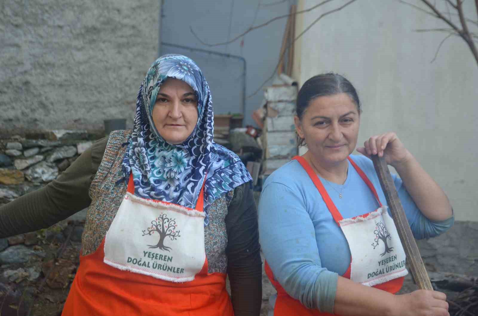 Yaklaşık 1 asırdır aynı yöntemle hurma pekmezi yapıyorlar
