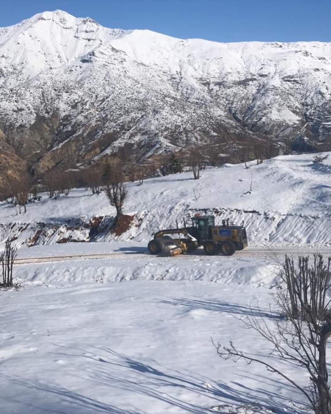 Kulp’ta kar nedeniyle kapanan yollar açıldı
