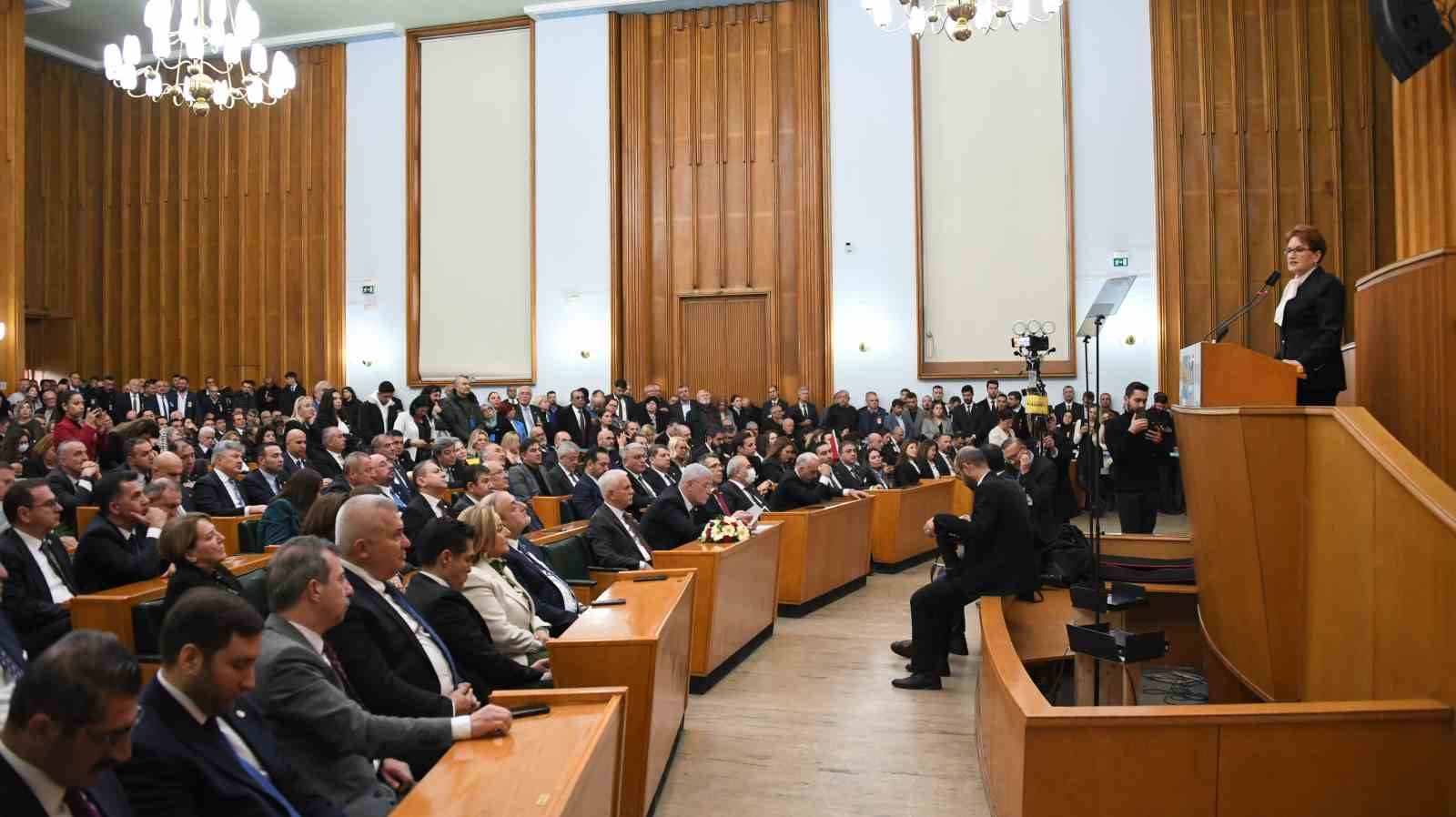 İYİ Parti lideri Akşener: "(CHP’ye) El sıkışın kardeşim, dürüst açık bir şekilde DEM’le el sıkışın, sizin elinizi tutan mı var"
