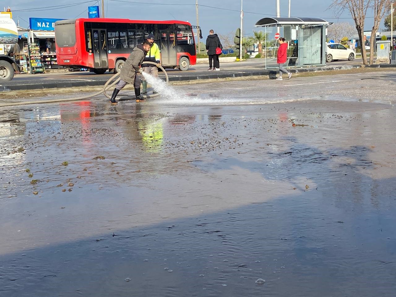 Selden etkilenen Ayvalık yaralarını sarıyor