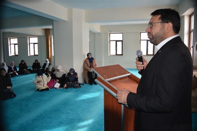 Umre yolcuları i&ccedil;in seminer d&uuml;zenlendi
