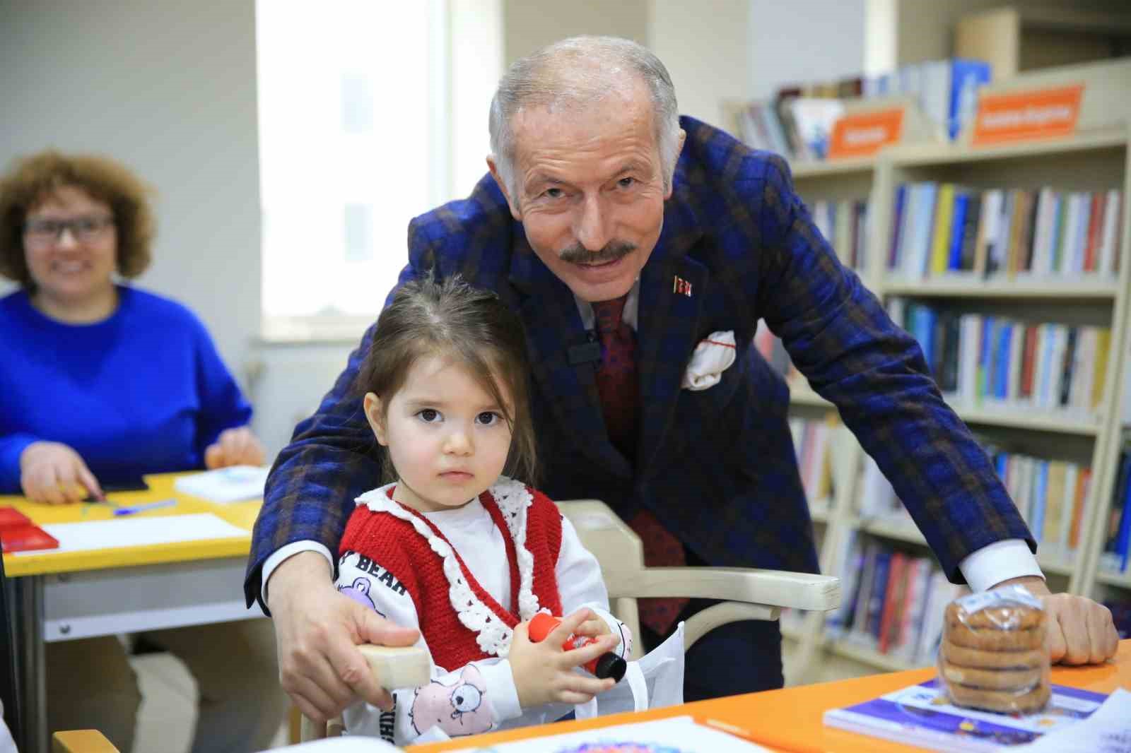 Başkan Atila Aydıner, Bayrampaşa’ya 70 bin kitaplı 11 kütüphane kazandırdı